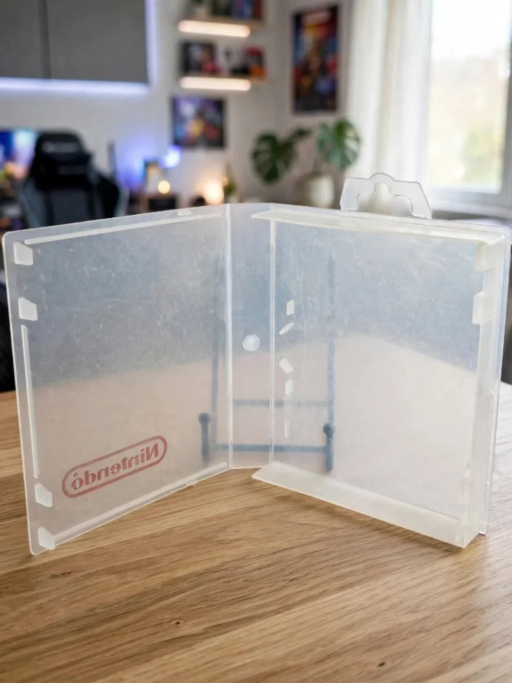 NES Game Holder Vintage Plastic Clamshell Case Nintendo Storage Protector Box